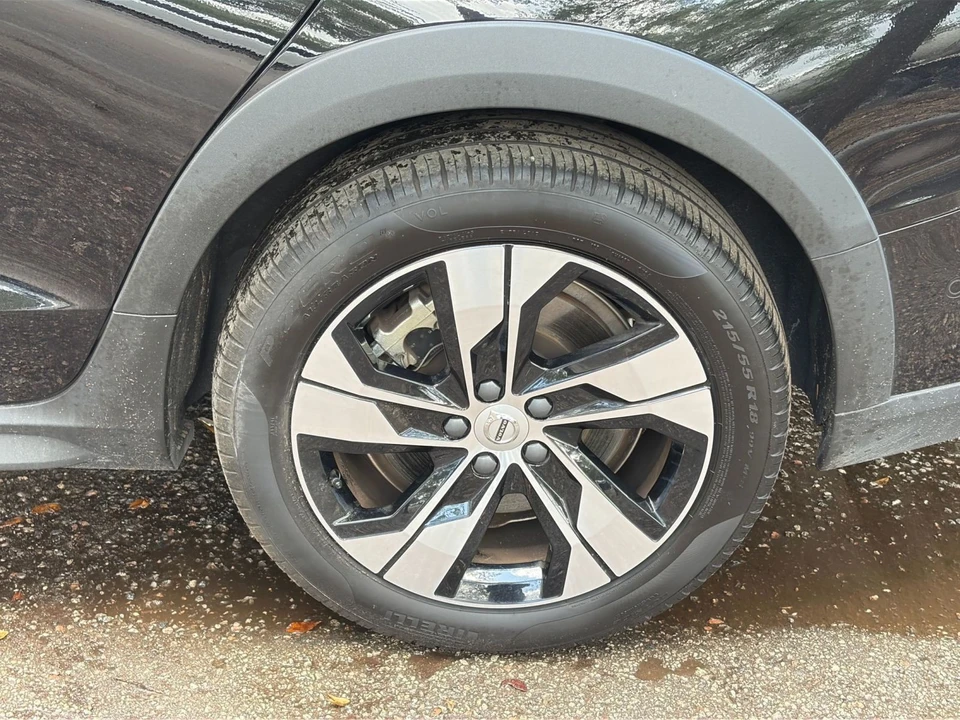 2025 Volvo V60 2nd Gen - Image 30 of 31