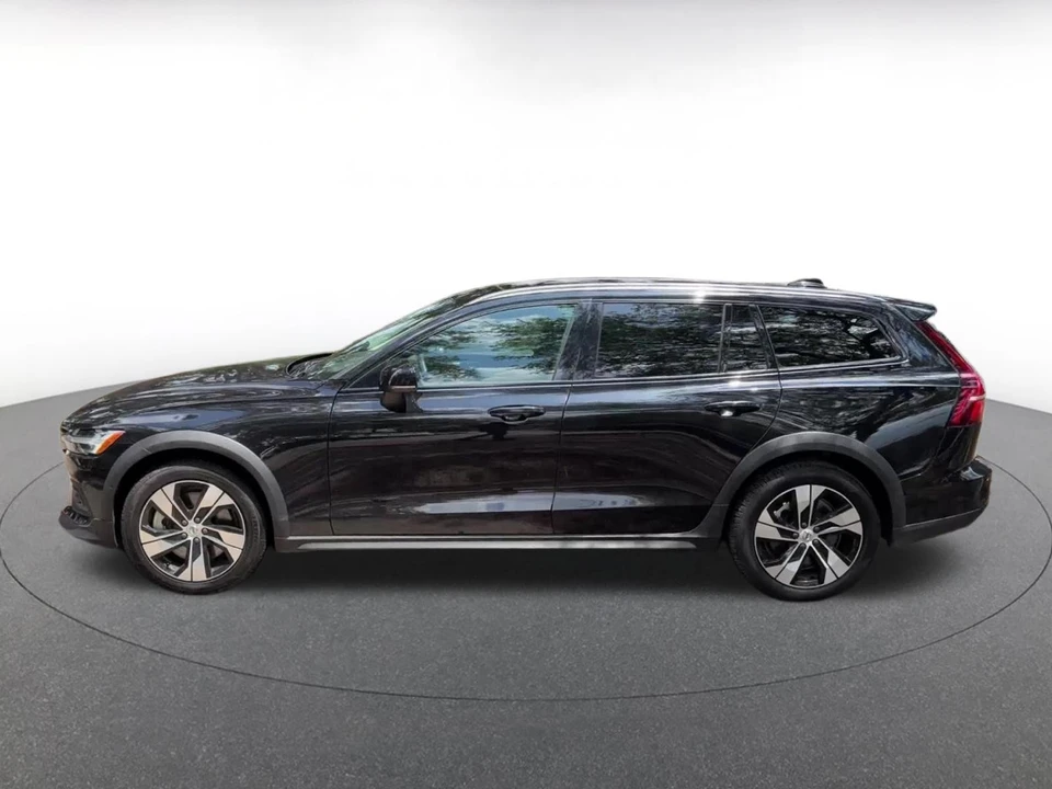 2025 Volvo V60 2nd Gen - Image 8 of 31