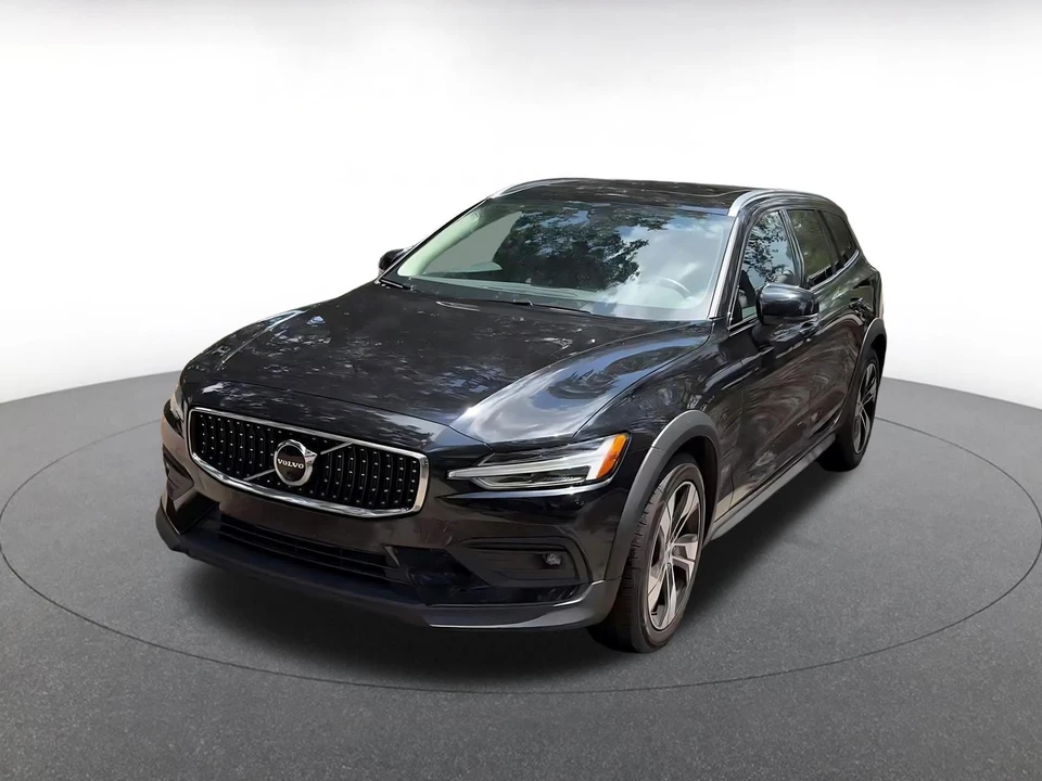 2025 Volvo V60 2nd Gen - Image 8 of 31