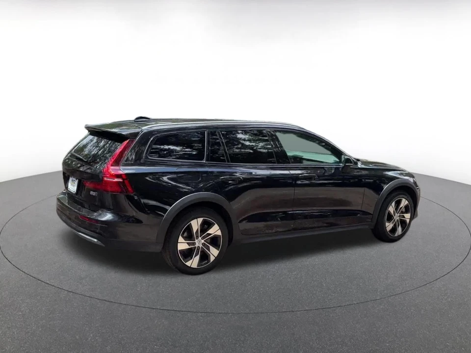 2025 Volvo V60 2nd Gen - Image 17 of 31