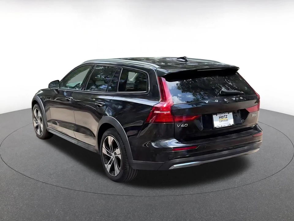 2025 Volvo V60 2nd Gen - Image 11 of 31
