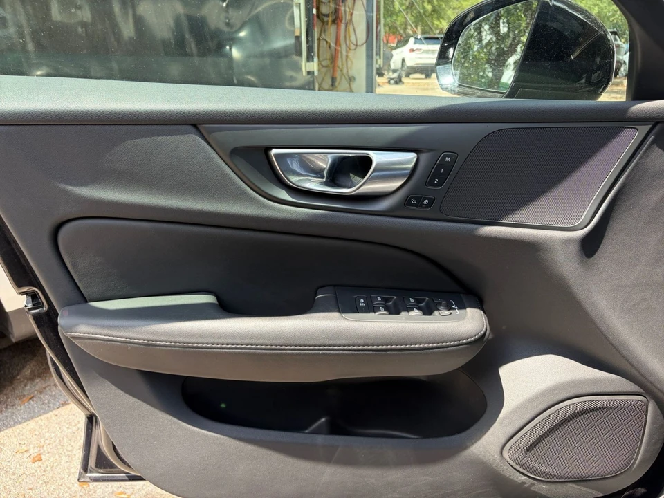 2025 Volvo V60 2nd Gen - Image 17 of 31
