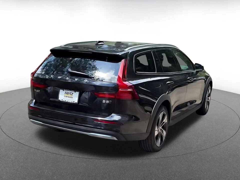 2025 Volvo V60 2nd Gen - Image 13 of 31