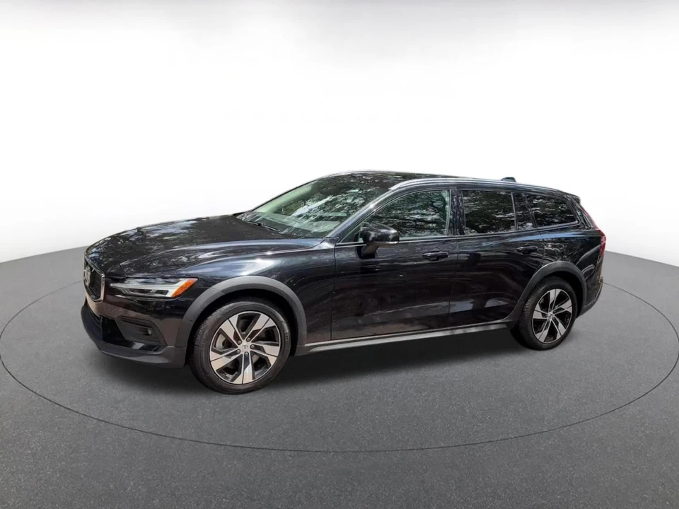 2025 Volvo V60 2nd Gen - Image 9 of 31