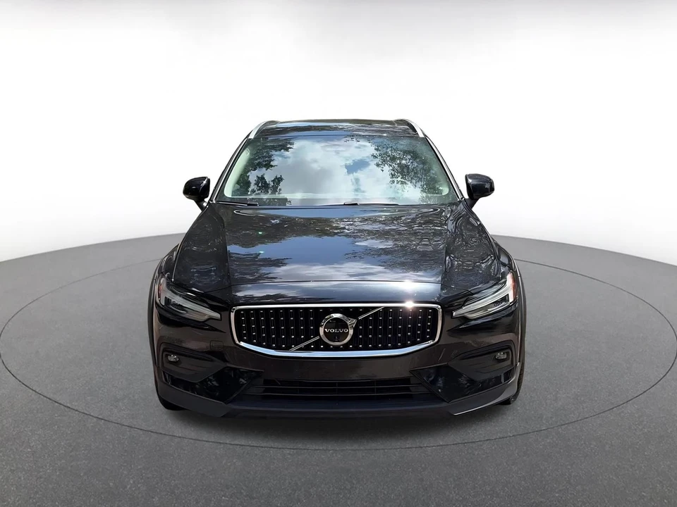 2025 Volvo V60 2nd Gen - Image 4 of 31