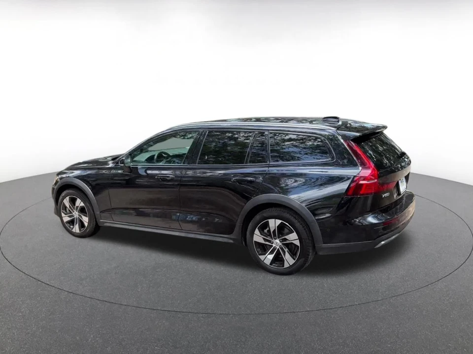 2025 Volvo V60 2nd Gen - Image 12 of 31