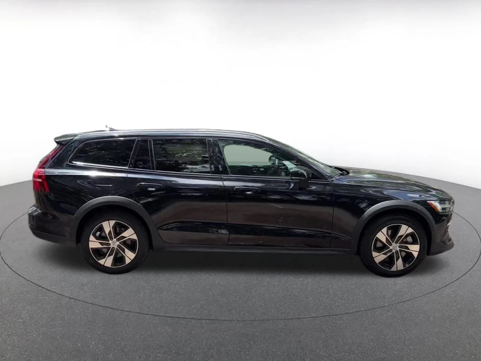2025 Volvo V60 2nd Gen - Image 15 of 31