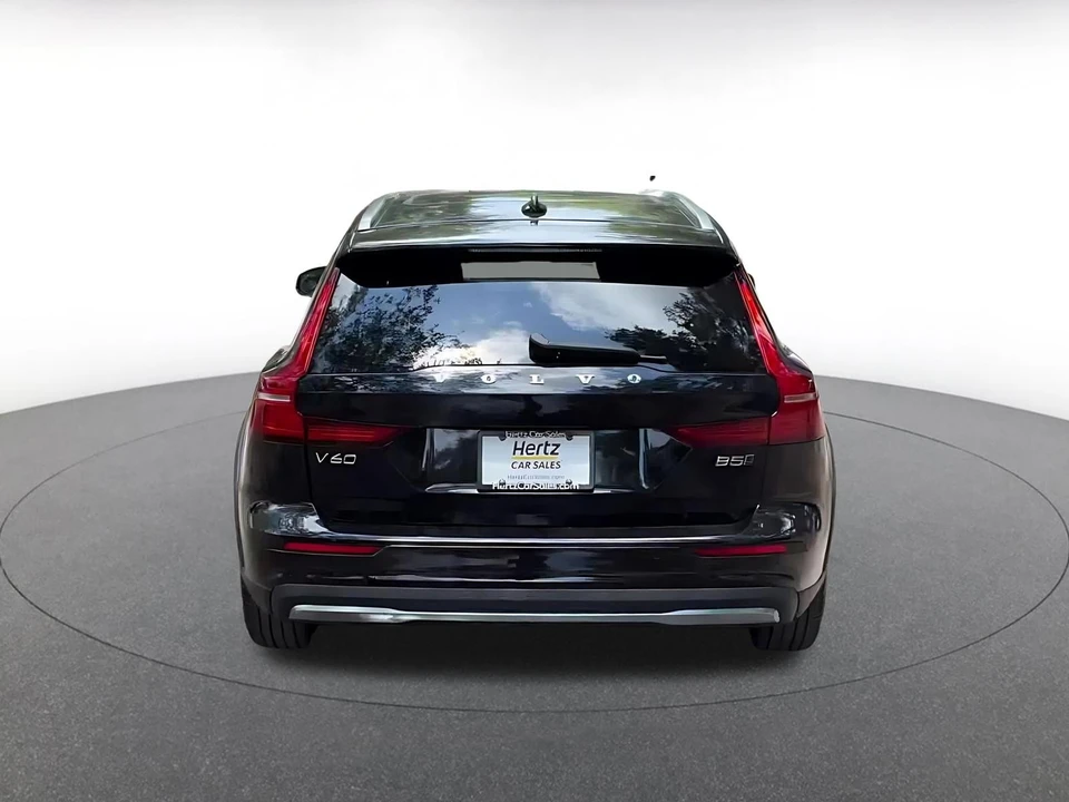 2025 Volvo V60 2nd Gen - Image 12 of 31