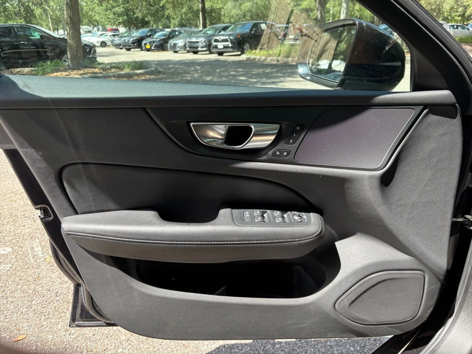 2025 Volvo V60 2nd Gen - Image 20 of 31