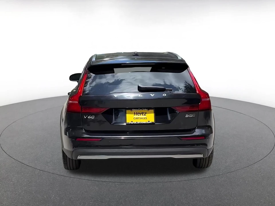 2025 Volvo V60 2nd Gen - Image 14 of 31