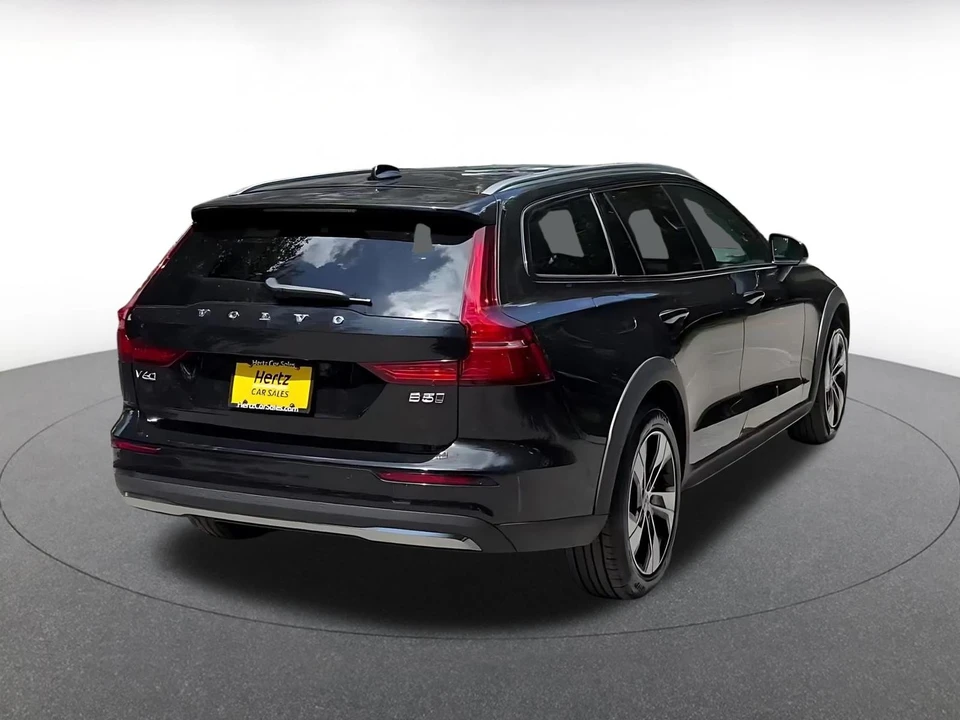 2025 Volvo V60 2nd Gen - Image 15 of 31