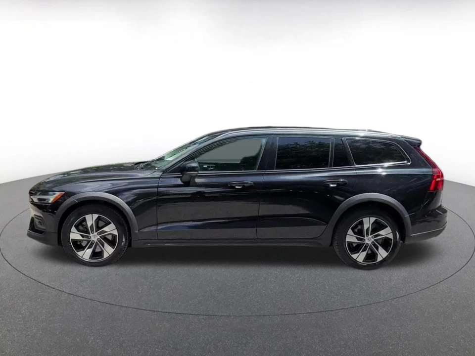 2025 Volvo V60 2nd Gen - Image 9 of 31