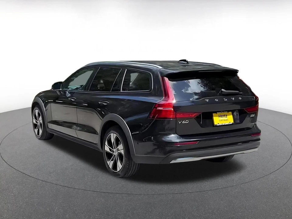 2025 Volvo V60 2nd Gen - Image 12 of 31