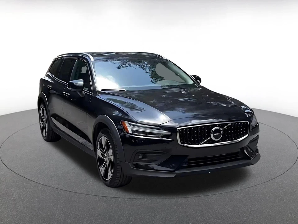 2025 Volvo V60 2nd Gen - Image 3 of 31