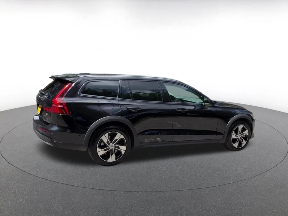 2025 Volvo V60 2nd Gen - Image 16 of 31