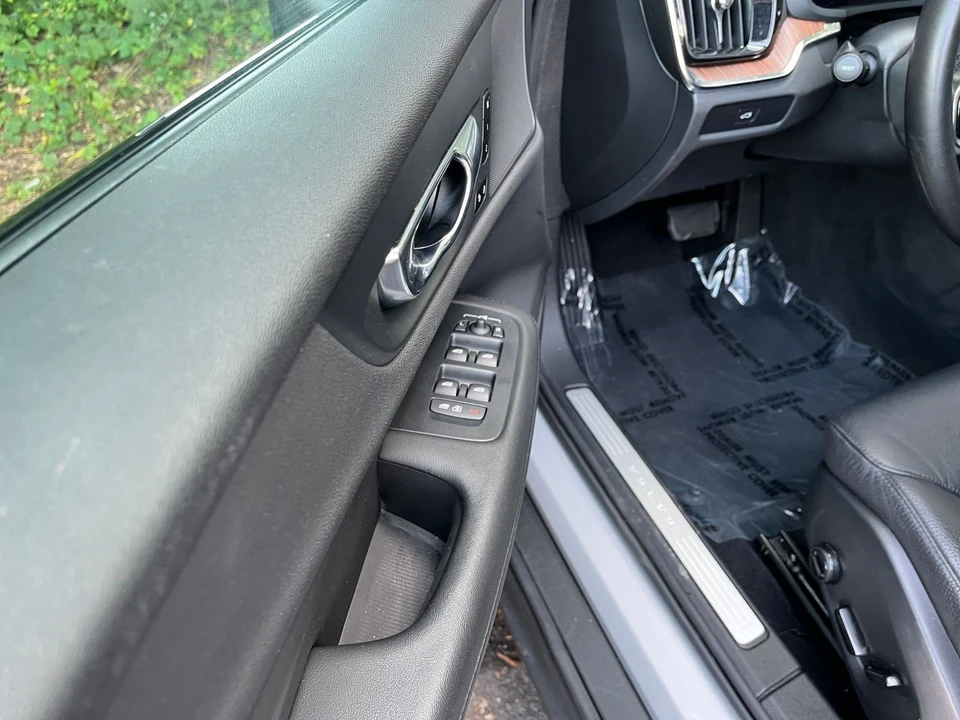 2025 Volvo V60 2nd Gen - Image 20 of 31