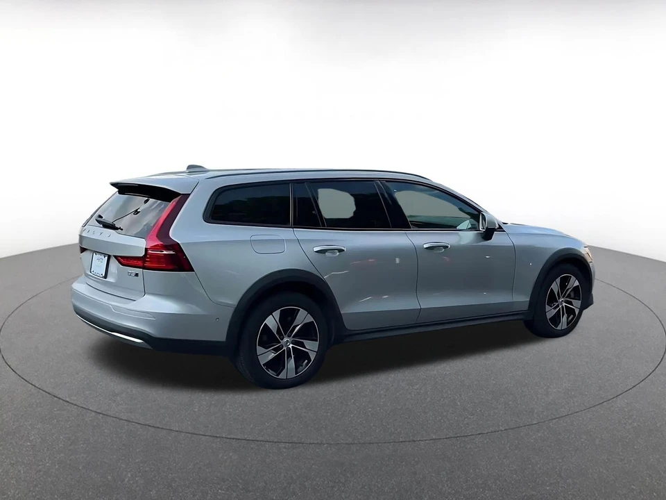 2025 Volvo V60 2nd Gen - Image 17 of 31