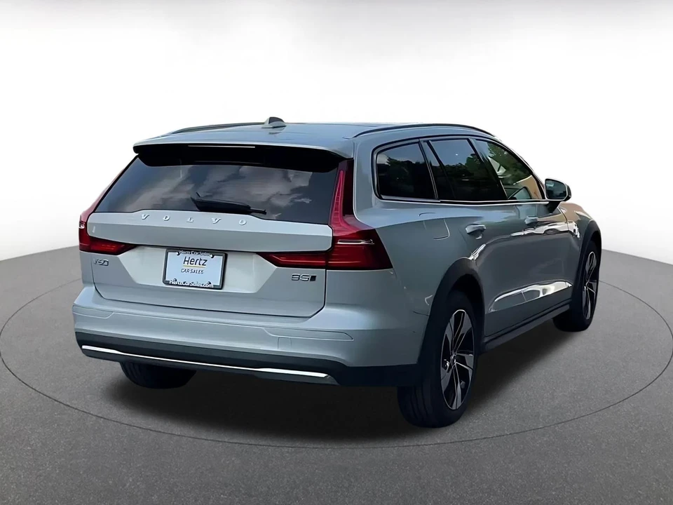 2025 Volvo V60 2nd Gen - Image 16 of 31