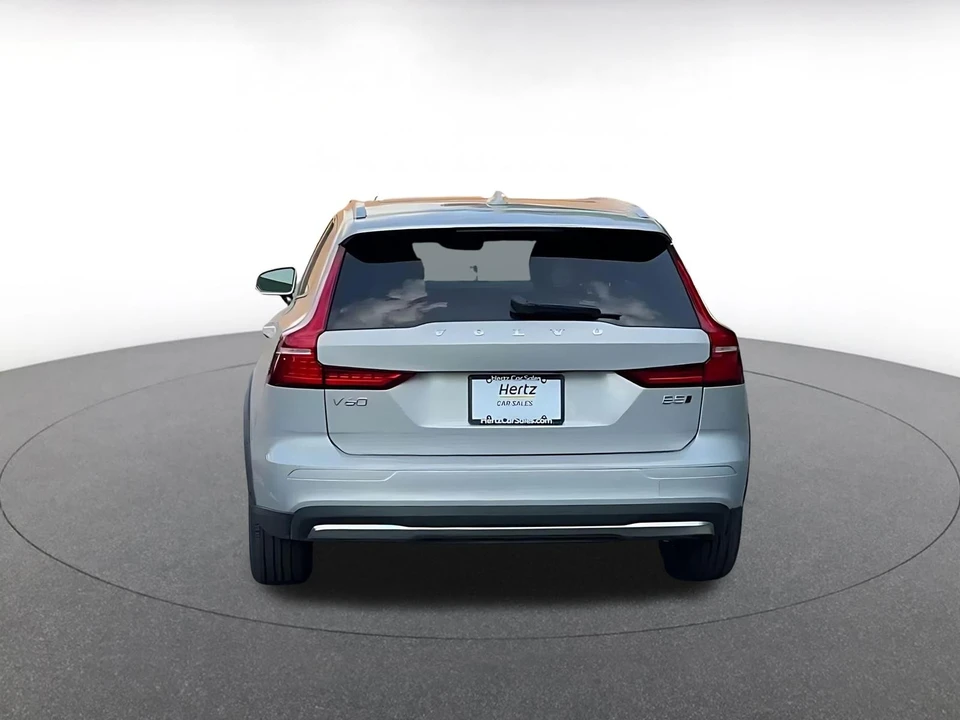 2025 Volvo V60 2nd Gen - Image 14 of 31