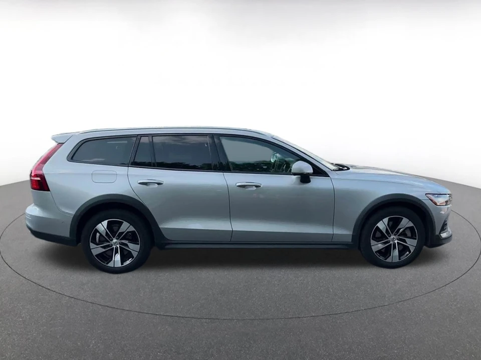 2025 Volvo V60 2nd Gen - Image 18 of 31