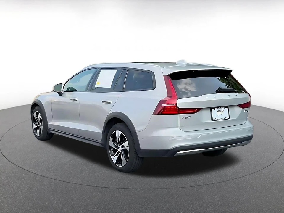 2025 Volvo V60 2nd Gen - Image 13 of 31