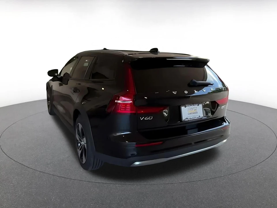 2025 Volvo V60 2nd Gen - Image 12 of 31