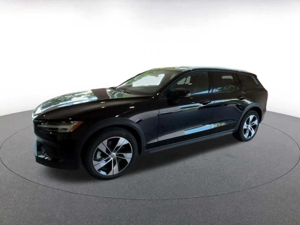 2025 Volvo V60 2nd Gen - Image 8 of 31
