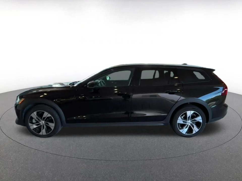 2025 Volvo V60 2nd Gen - Image 9 of 31