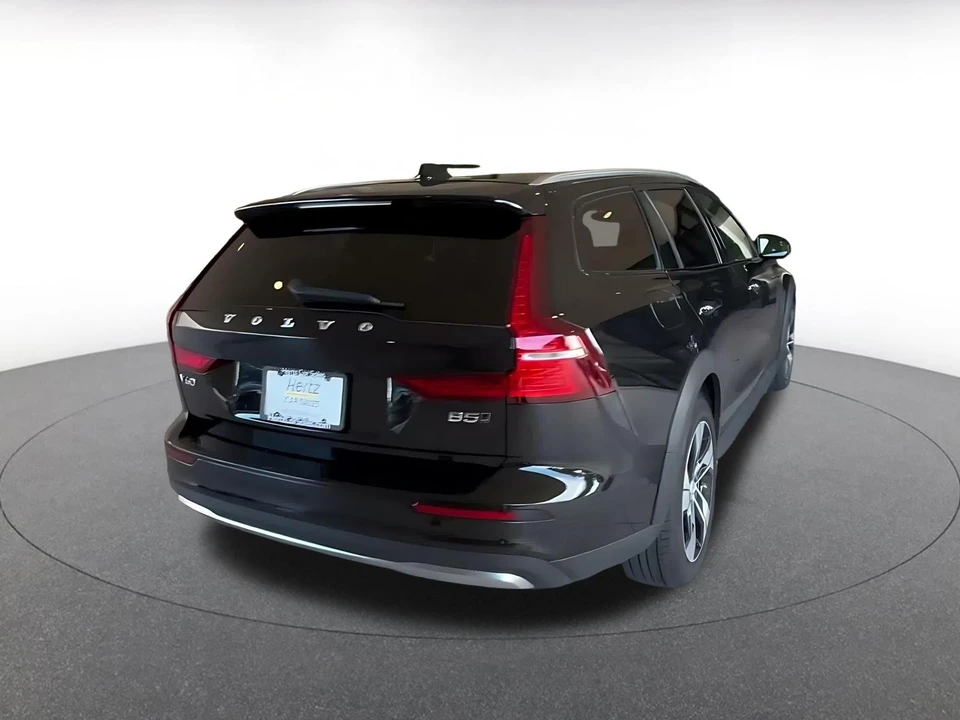 2025 Volvo V60 2nd Gen - Image 15 of 31