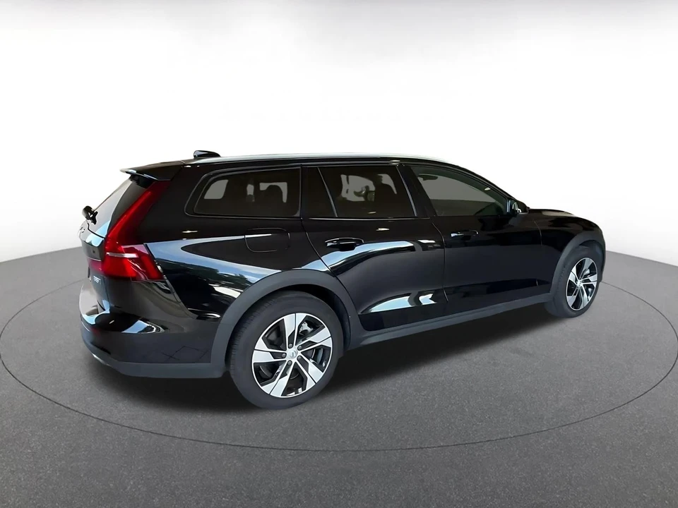 2025 Volvo V60 2nd Gen - Image 16 of 31