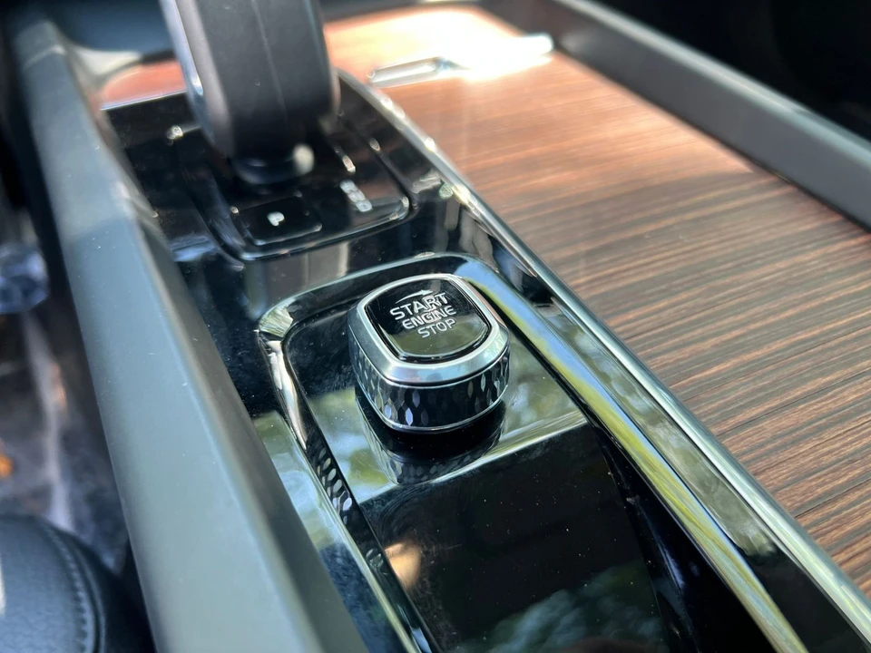 2025 Volvo V60 2nd Gen - Image 22 of 31