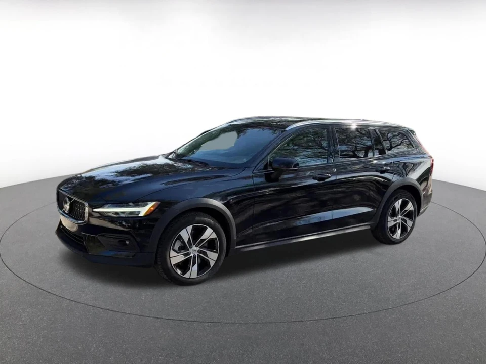 2025 Volvo V60 2nd Gen - Image 7 of 31