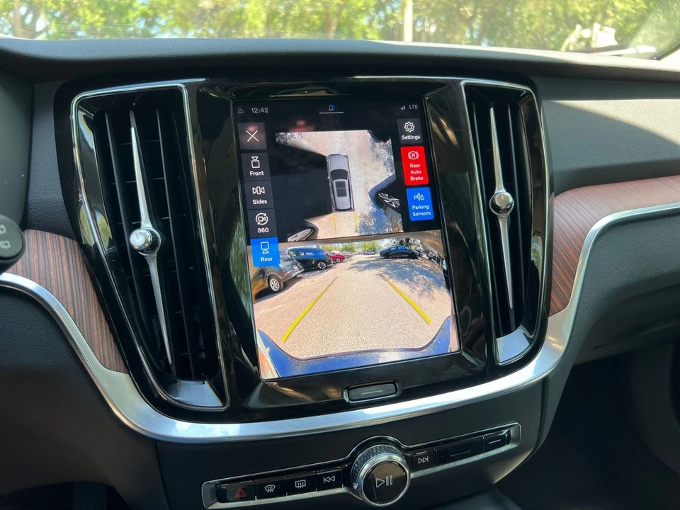 2025 Volvo V60 2nd Gen - Image 21 of 31