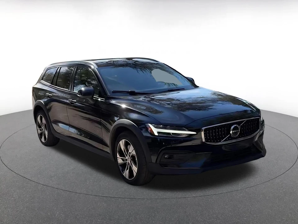 2025 Volvo V60 2nd Gen - Image 3 of 31