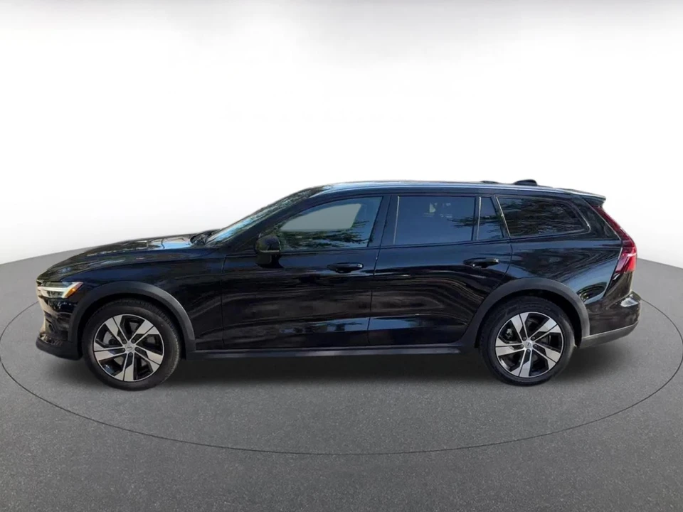 2025 Volvo V60 2nd Gen - Image 8 of 31