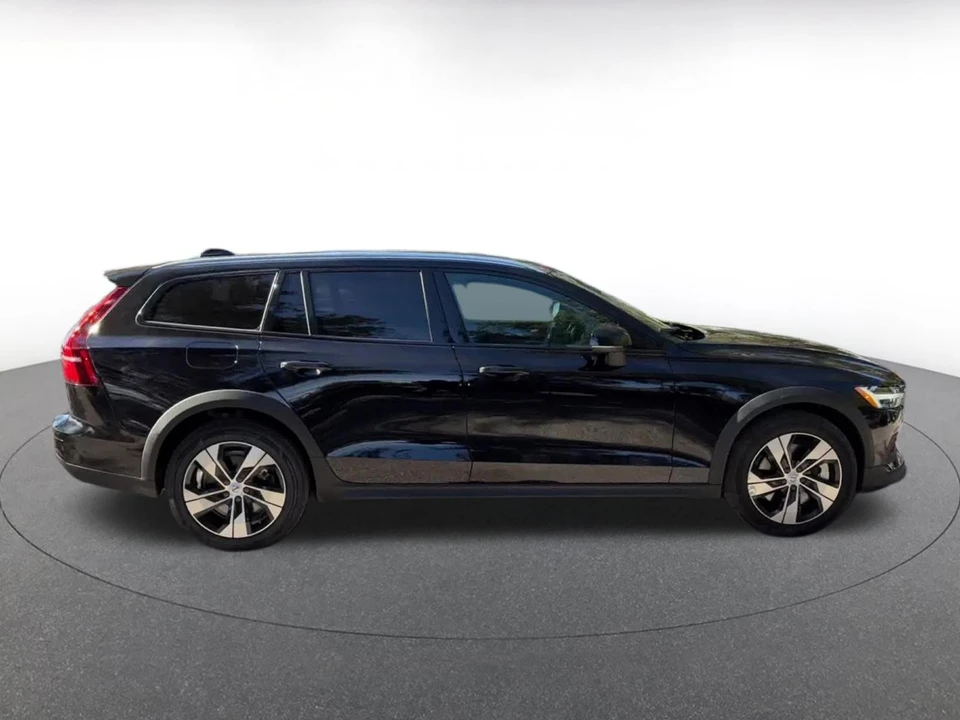 2025 Volvo V60 2nd Gen - Image 15 of 31