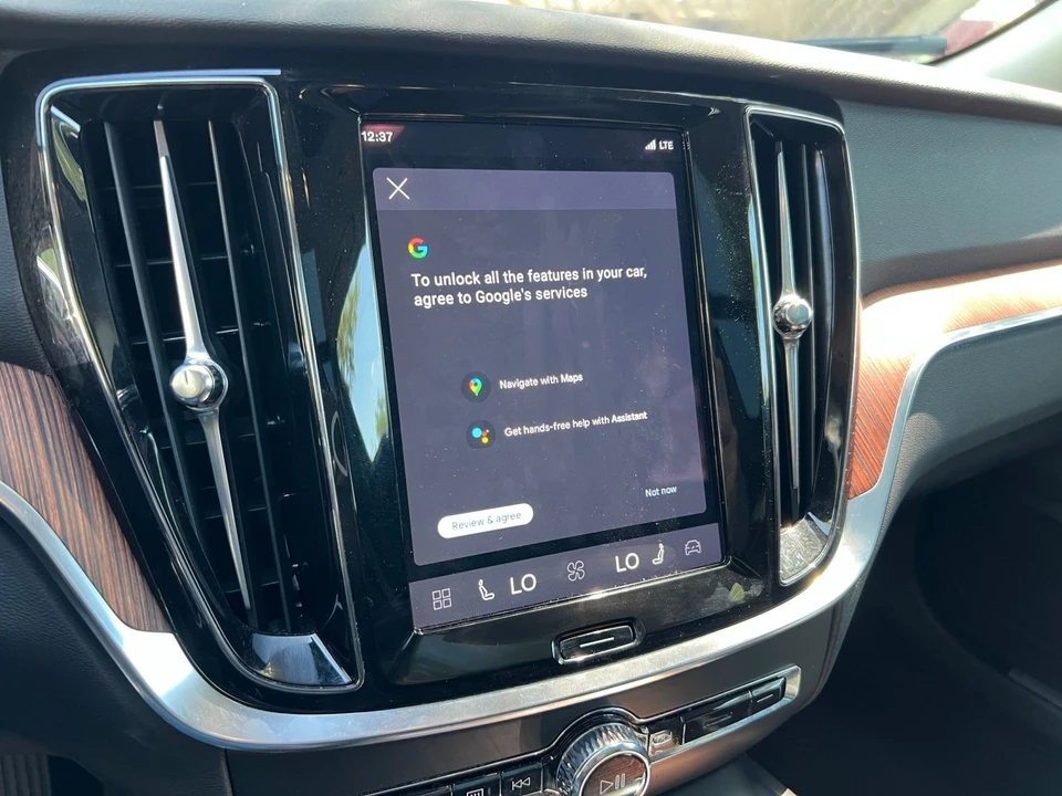 2025 Volvo V60 2nd Gen - Image 18 of 31