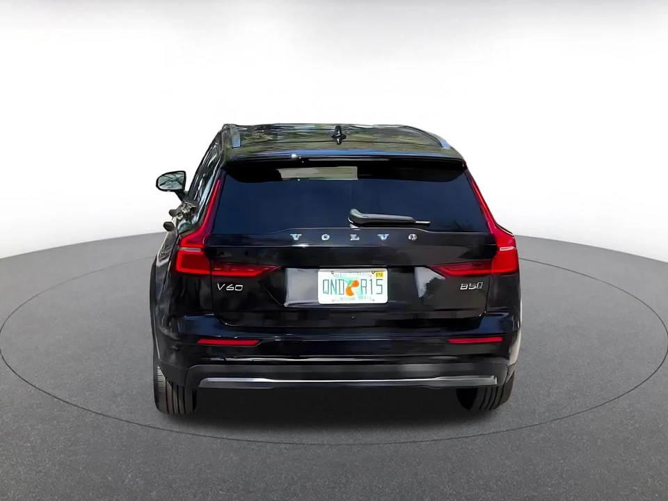 2025 Volvo V60 2nd Gen - Image 12 of 31