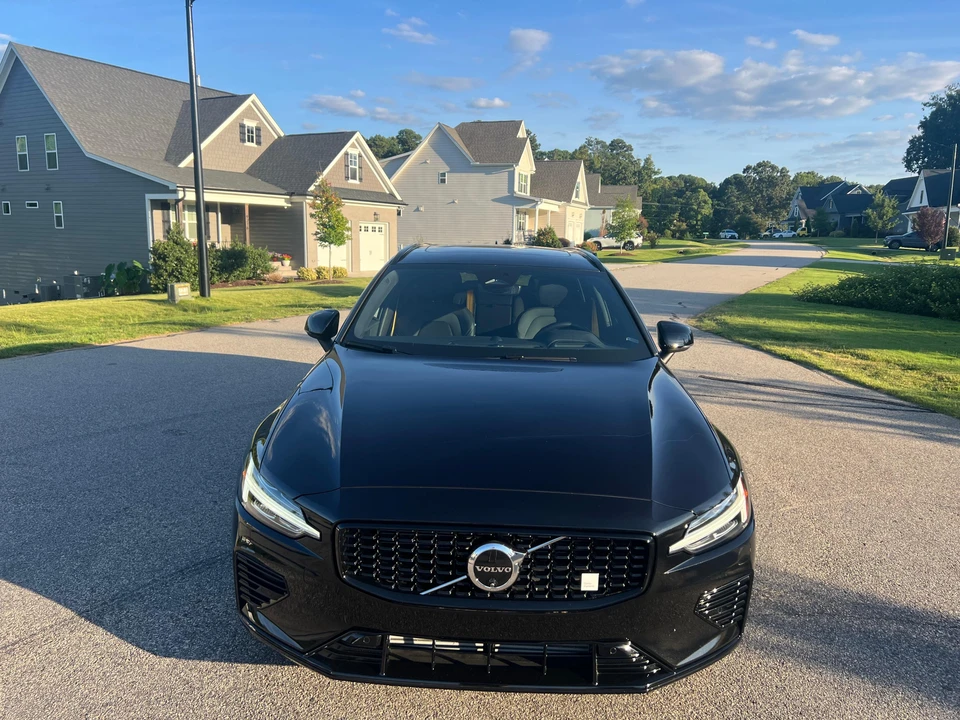 2025 Volvo V60 2nd Gen - Image 6 of 31