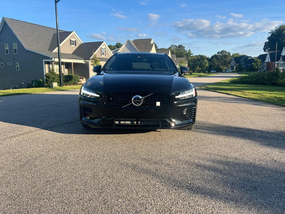 2025 Volvo V60 2nd Gen - Image 8 of 31