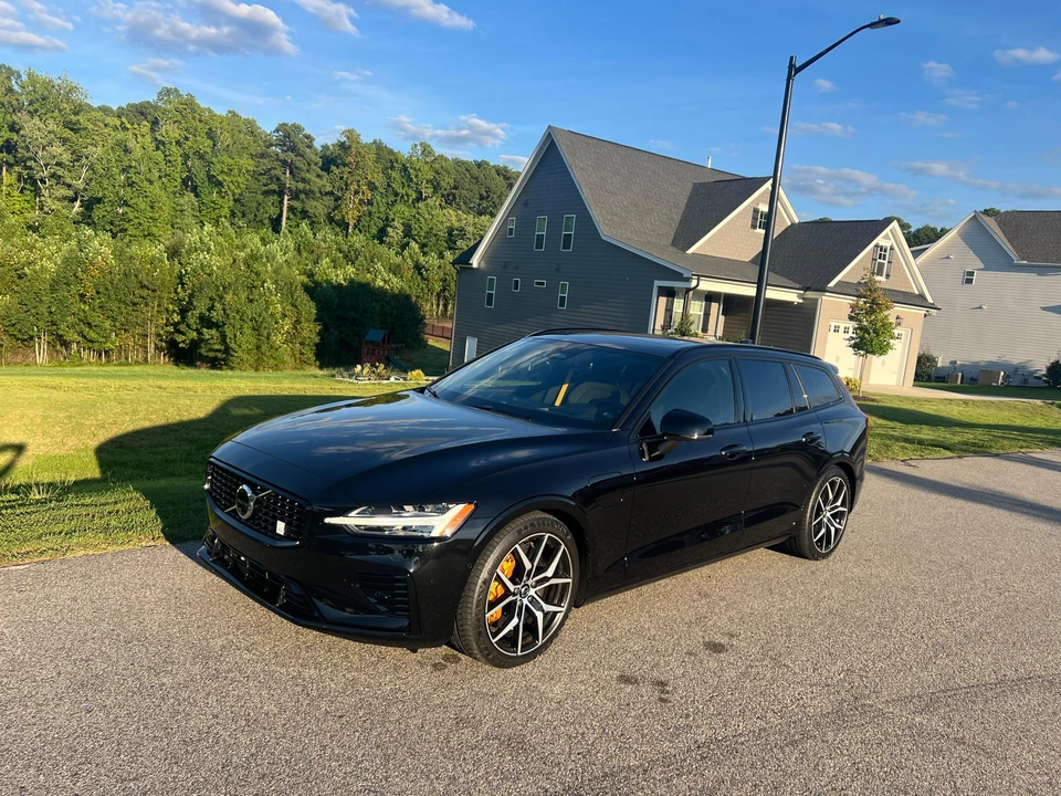 2025 Volvo V60 2nd Gen - Image 11 of 31