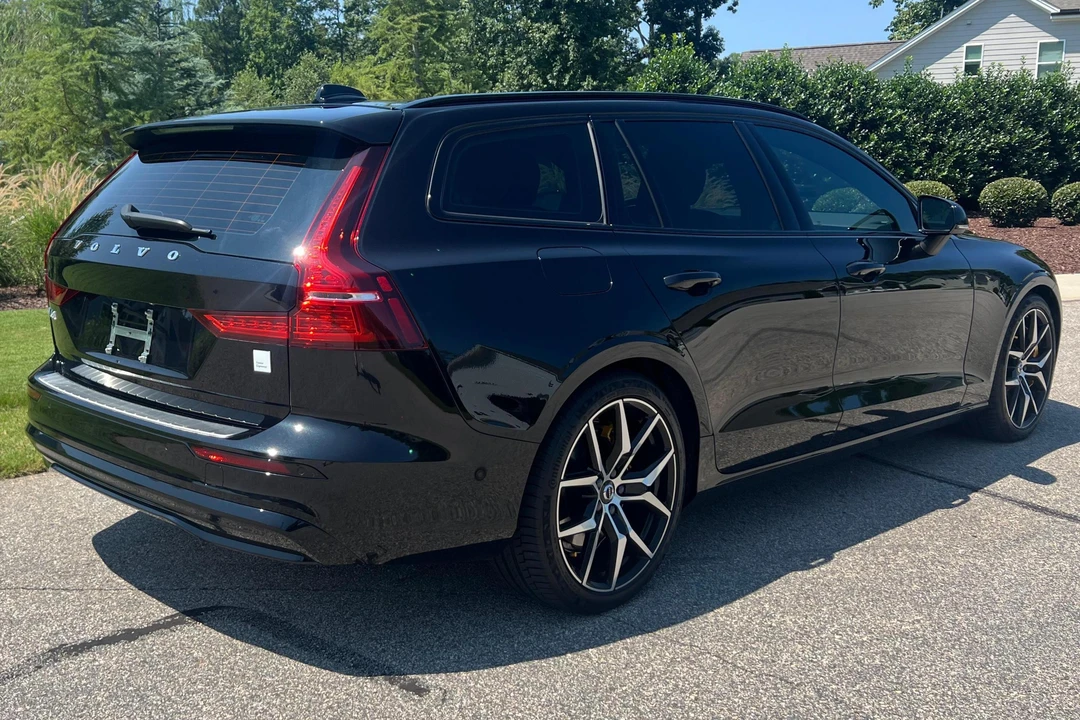 2025 Volvo V60 2nd Gen - Image 5 of 31
