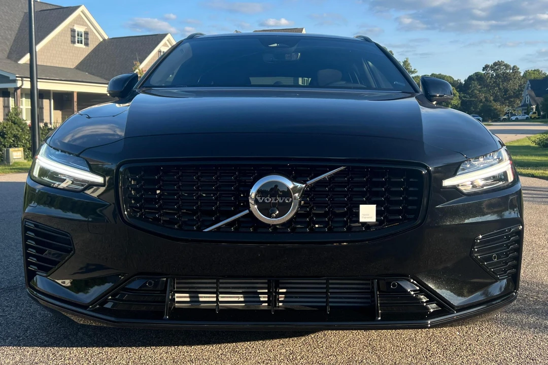 2025 Volvo V60 2nd Gen - Image 2 of 31