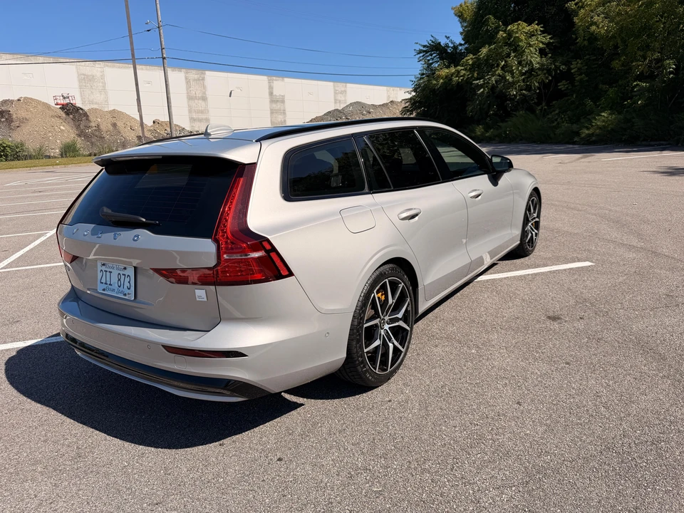 2025 Volvo V60 2nd Gen - Image 8 of 31