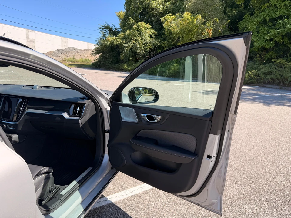 2025 Volvo V60 2nd Gen - Image 29 of 31