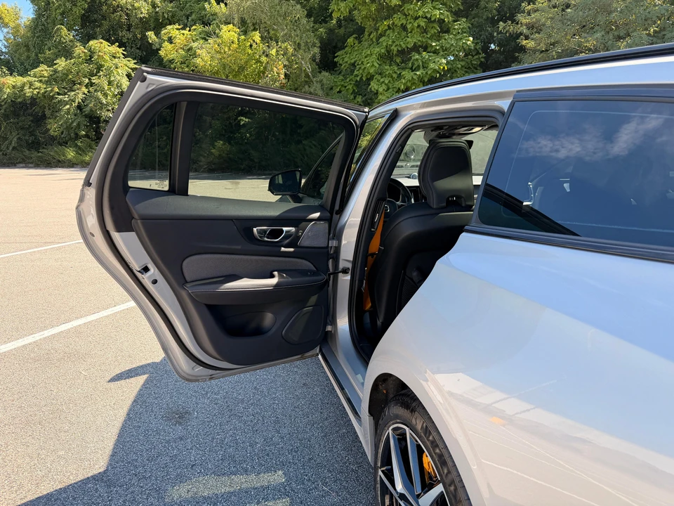2025 Volvo V60 2nd Gen - Image 30 of 31