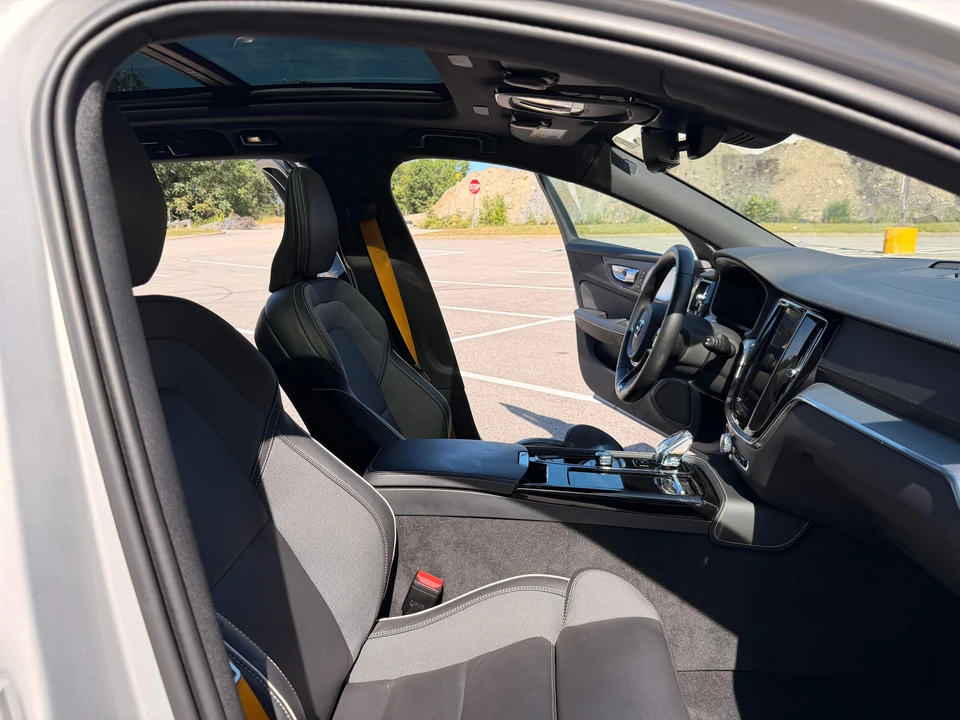 2025 Volvo V60 2nd Gen - Image 23 of 31