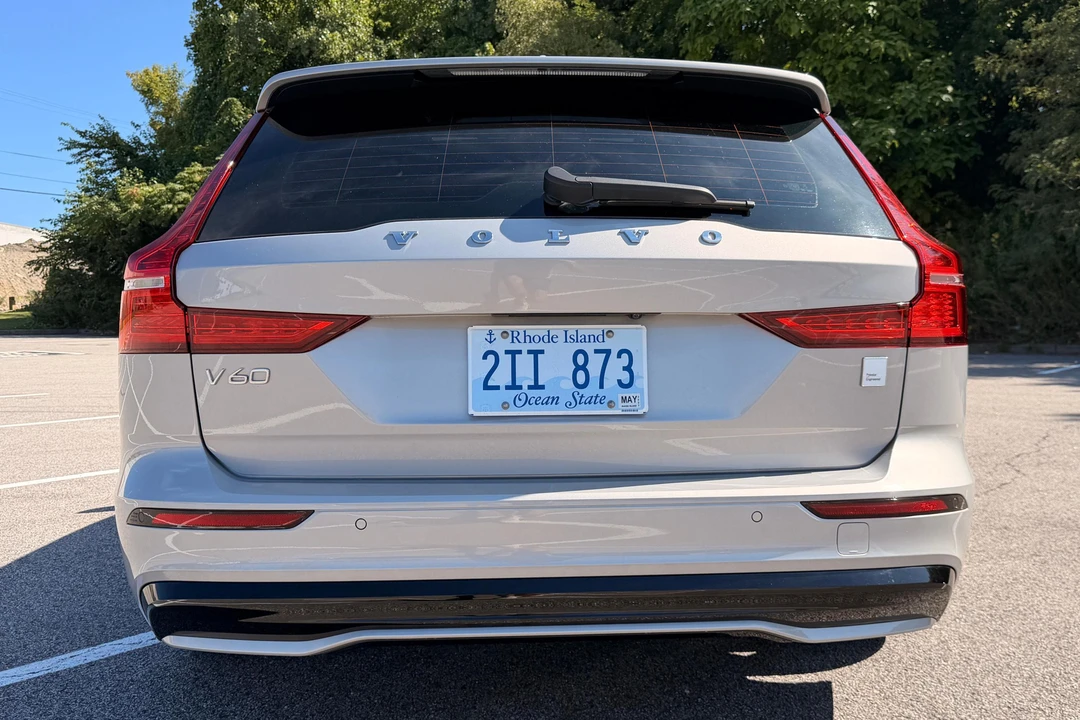 2025 Volvo V60 2nd Gen - Image 5 of 31
