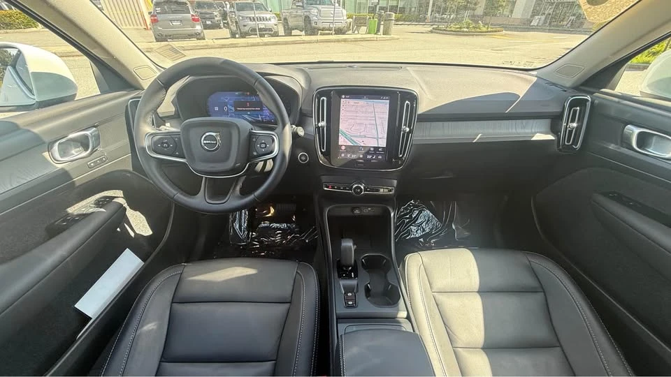 2025 Volvo XC40 - Image 6 of 10