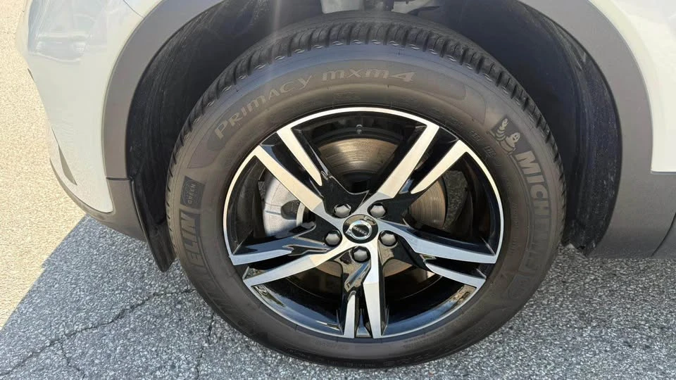 2025 Volvo XC40 - Image 10 of 10